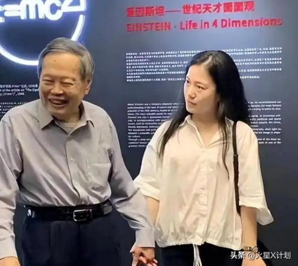 配资宝 没孩子没遗产，照顾杨振宁21年，冷冻9颗卵子的翁帆究竟图啥